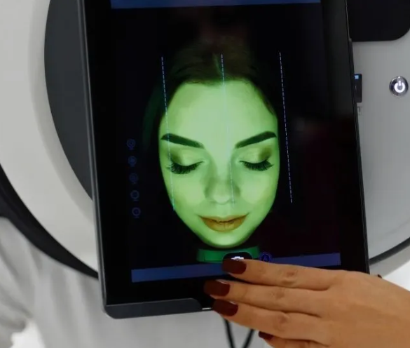 ANÁLISIS FACIAL Y CAPILAR